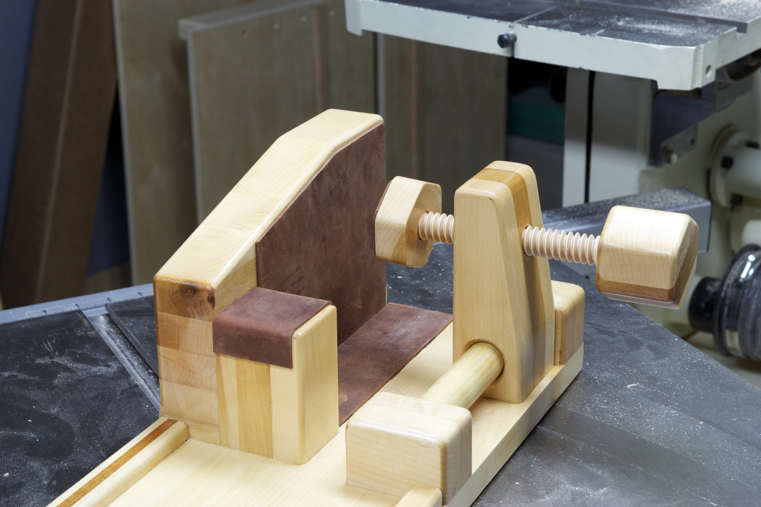 wood-screw type gun vise (I do have plans to make several cam-style 